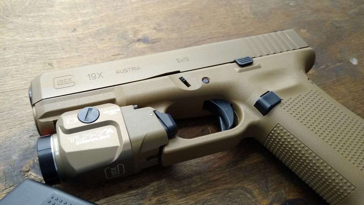 Glock 19X COYOTE COMBO Z LATARKĄ STREAMLIGHT