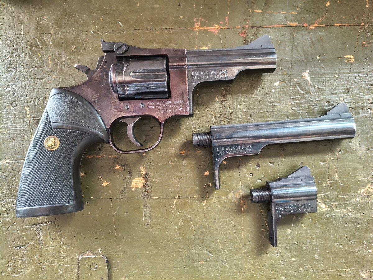 Dan Wesson kal. 357 Magnum/38 Special zestaw - KOMIS