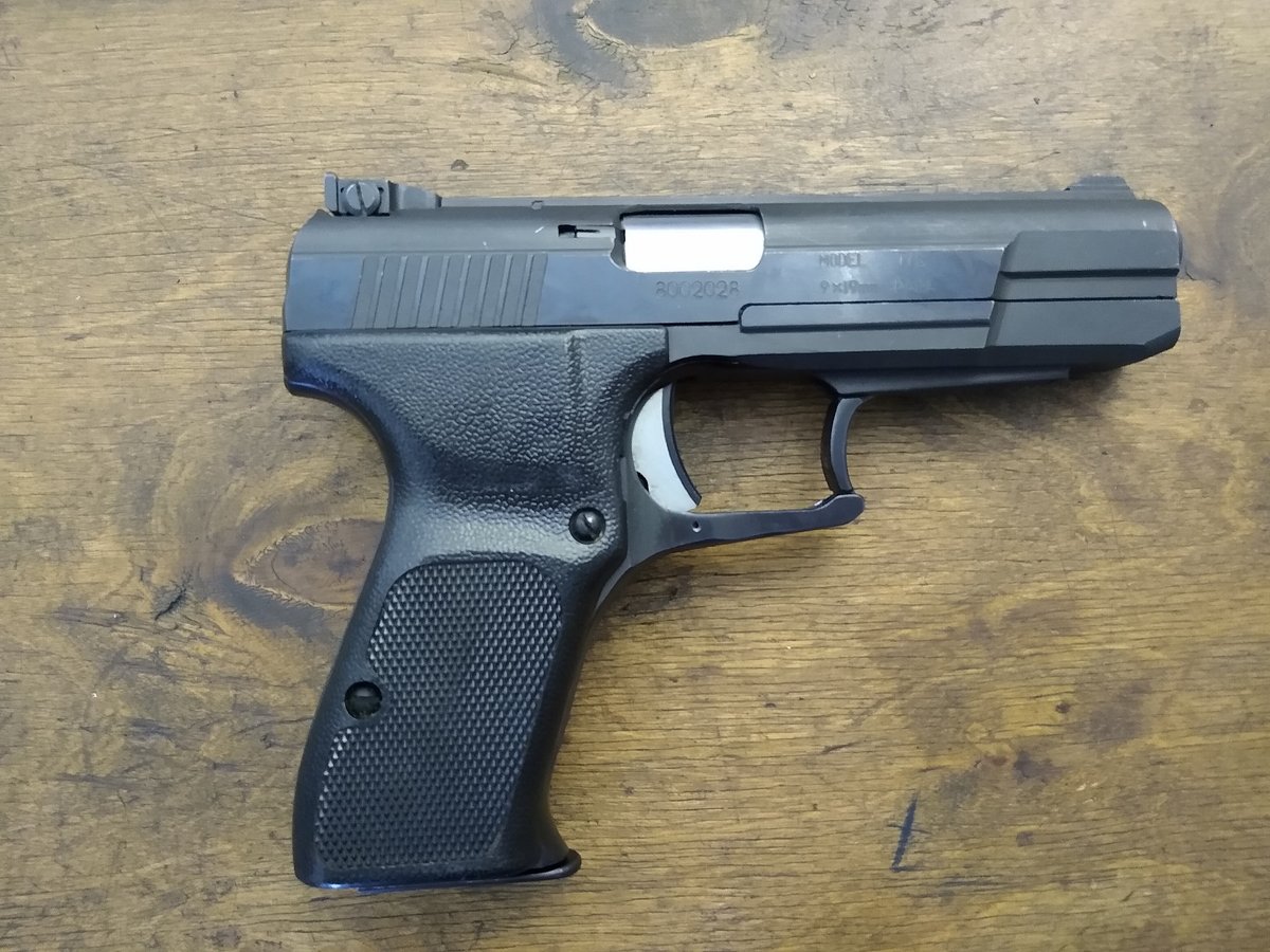 Norinco 77B 9x19 - przeładowanie osłoną spustu