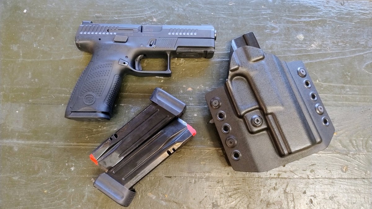 CZ P-10C kal. 9x19 przyrządy TruGlo, dodatkowy magazynek, kabura double tap - KOMIS