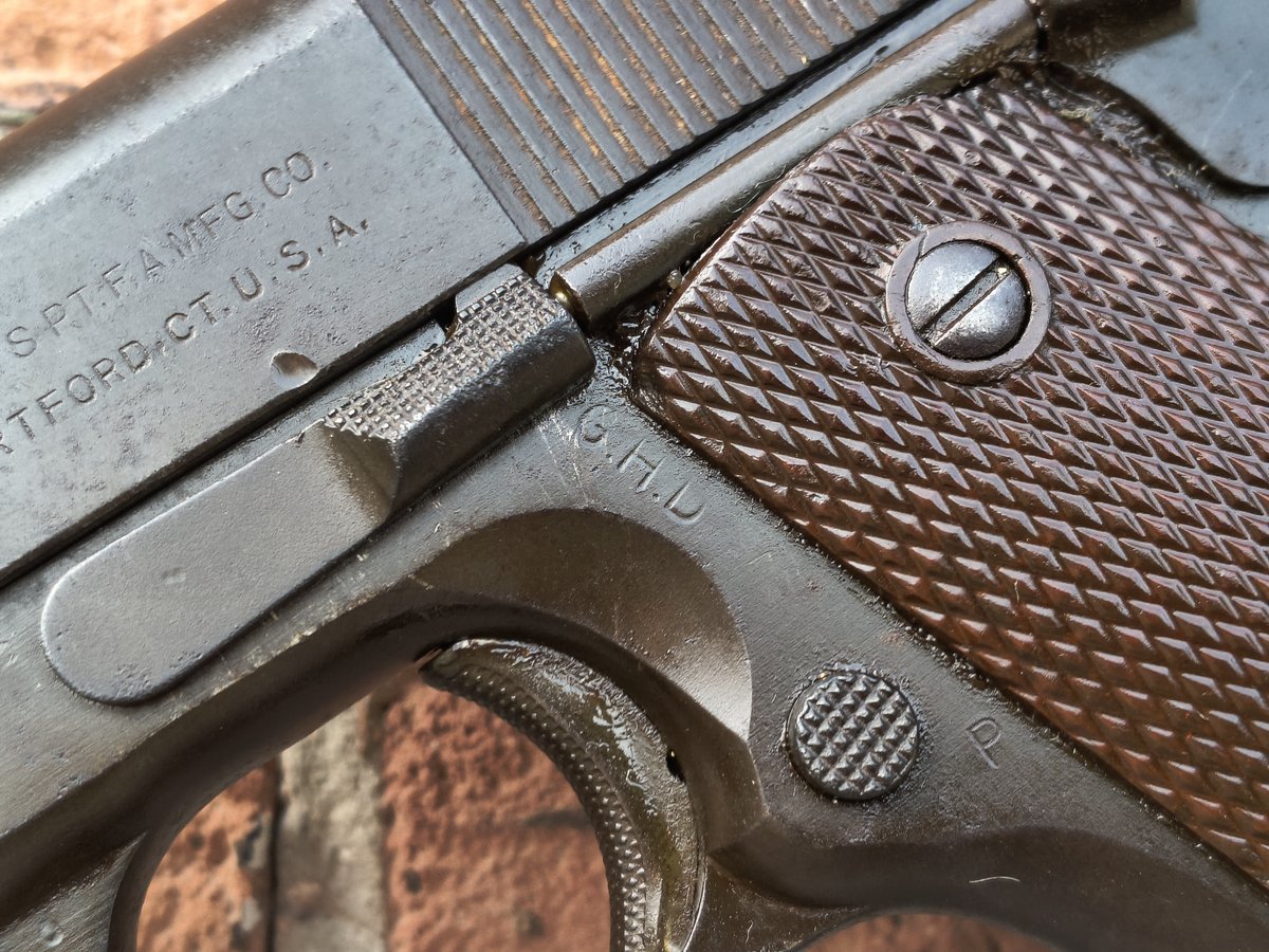 Colt 1911A1 kal. 45 Colt, Hartford 1944r z kaburą i pasem