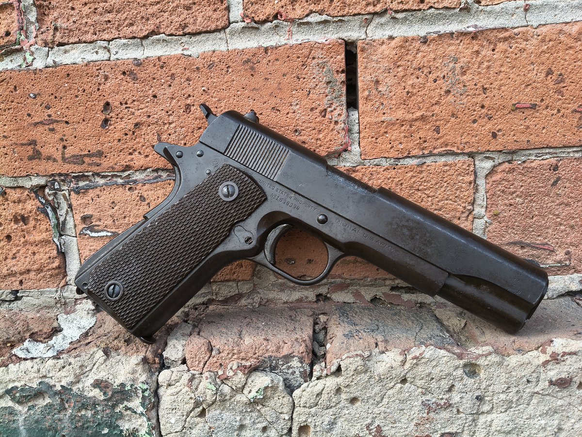 Colt 1911A1 kal. 45 Colt, Hartford 1944r z kaburą i pasem