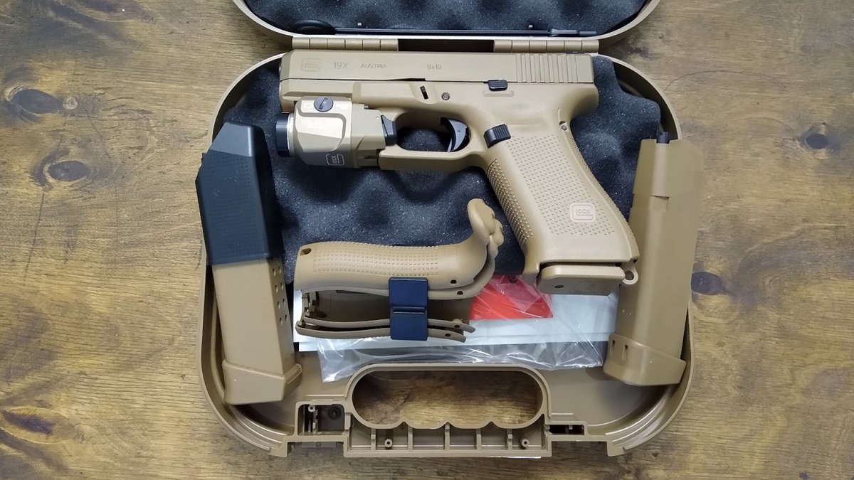 Glock 19X COYOTE COMBO Z LATARKĄ STREAMLIGHT