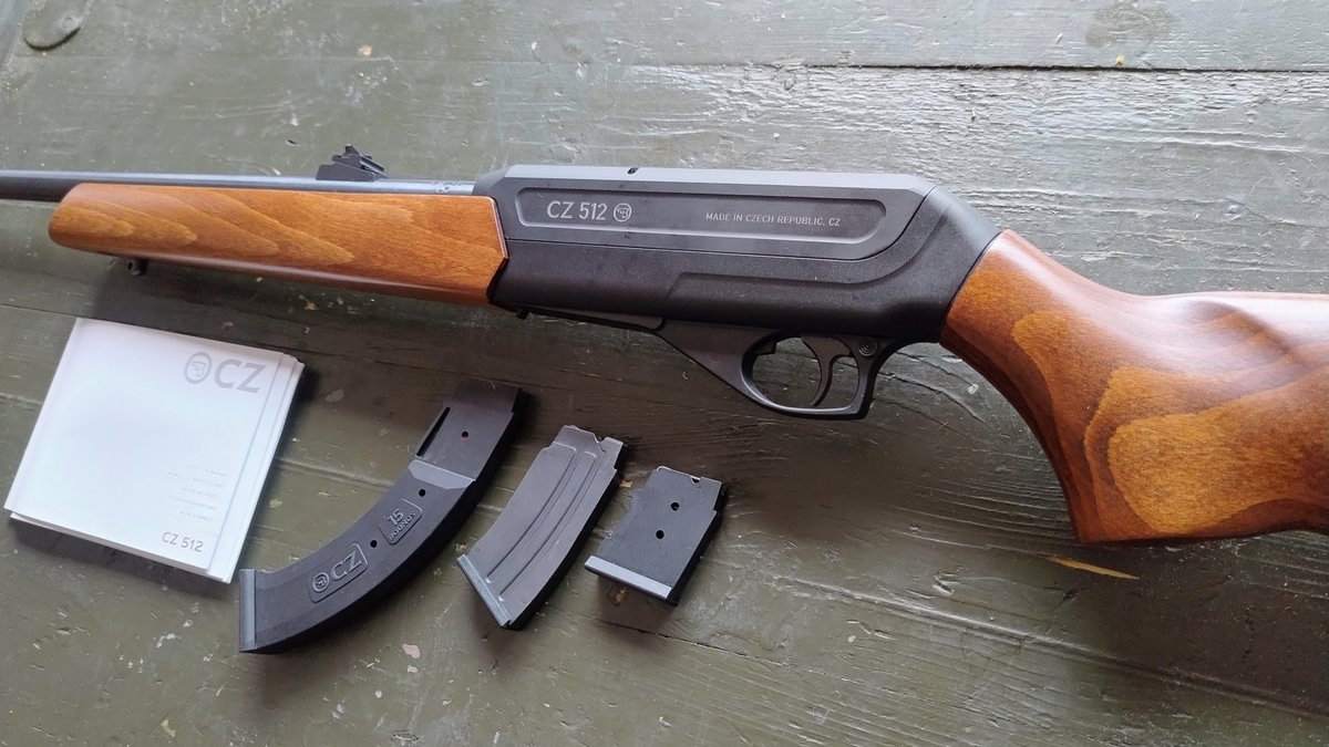 CZ 512 kal. 22LR komplet z 3 magazynkami i pokrowcem -KOMIS