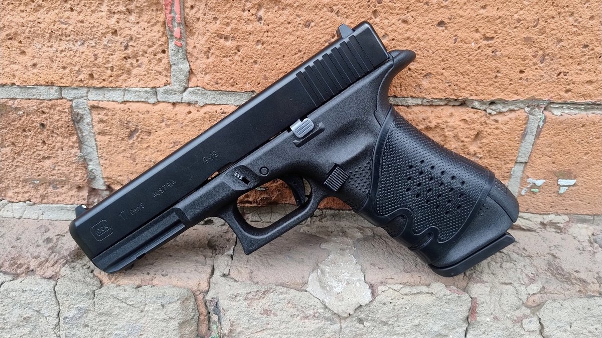 Glock 17 GEN. 5 9x19 PLUS AKCESORIA - KOMIS - NOWA CENA