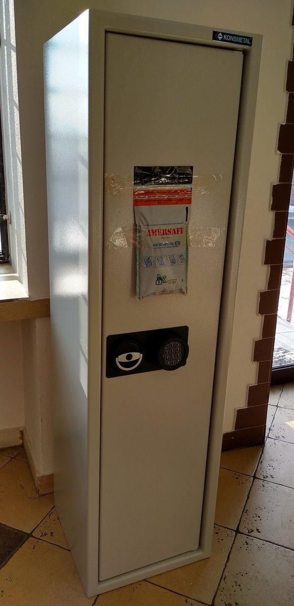 Szafa na 6 szt. broni długiej z zamkiem elektronicznym