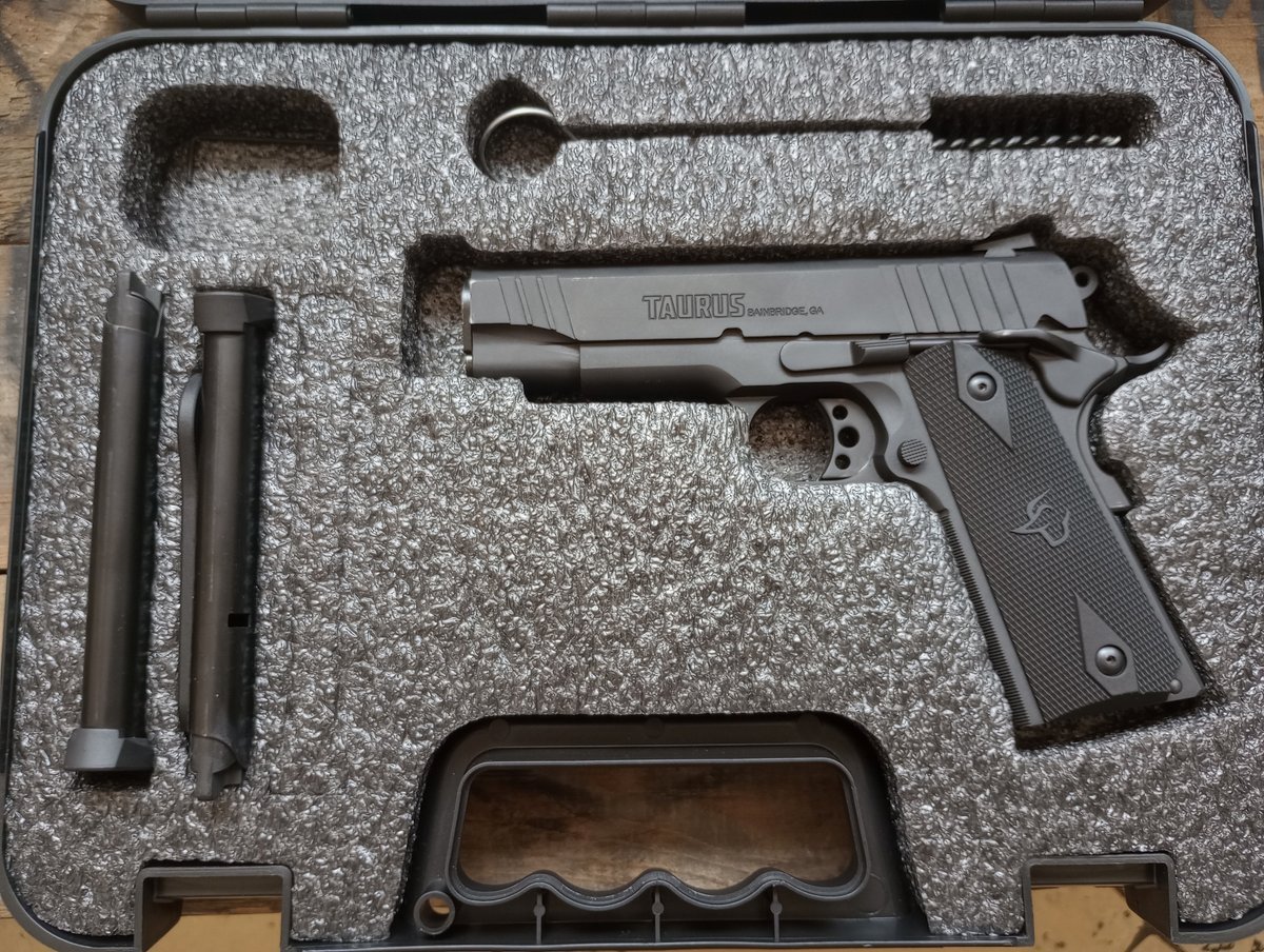 Taurus 1911 Commander kal. 45 ACP