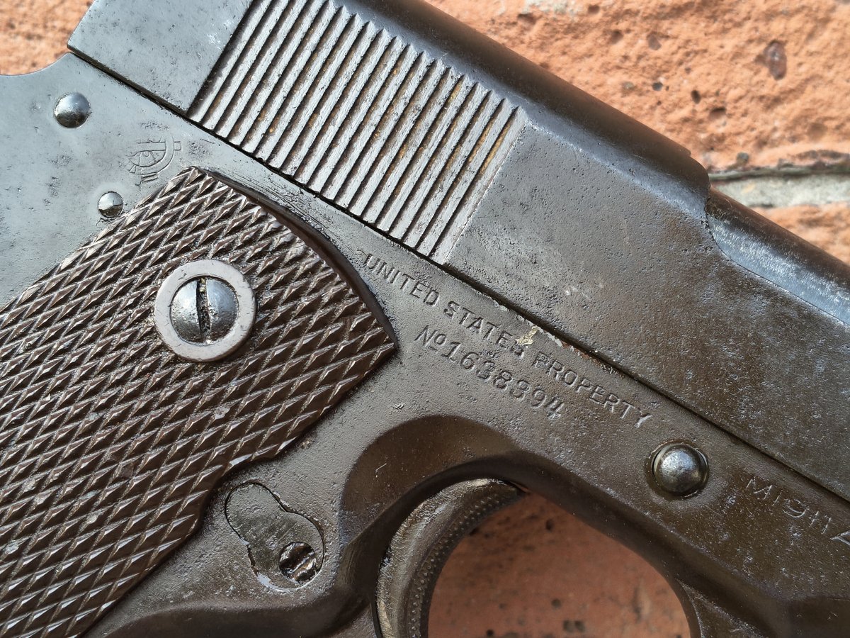 Colt 1911A1 kal. 45 Colt, Hartford 1944r z kaburą i pasem