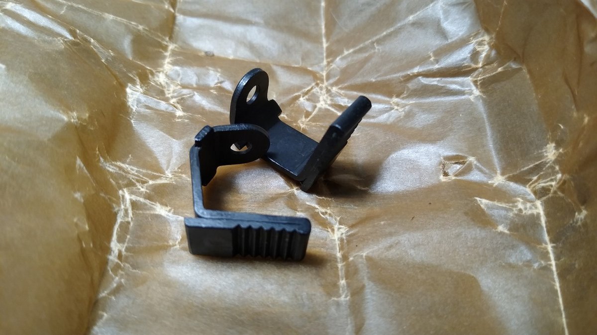 Zaczep magazynka P-83